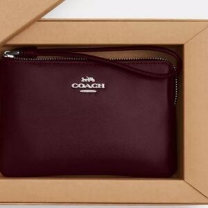 Boxed Corner Zip Wristlet